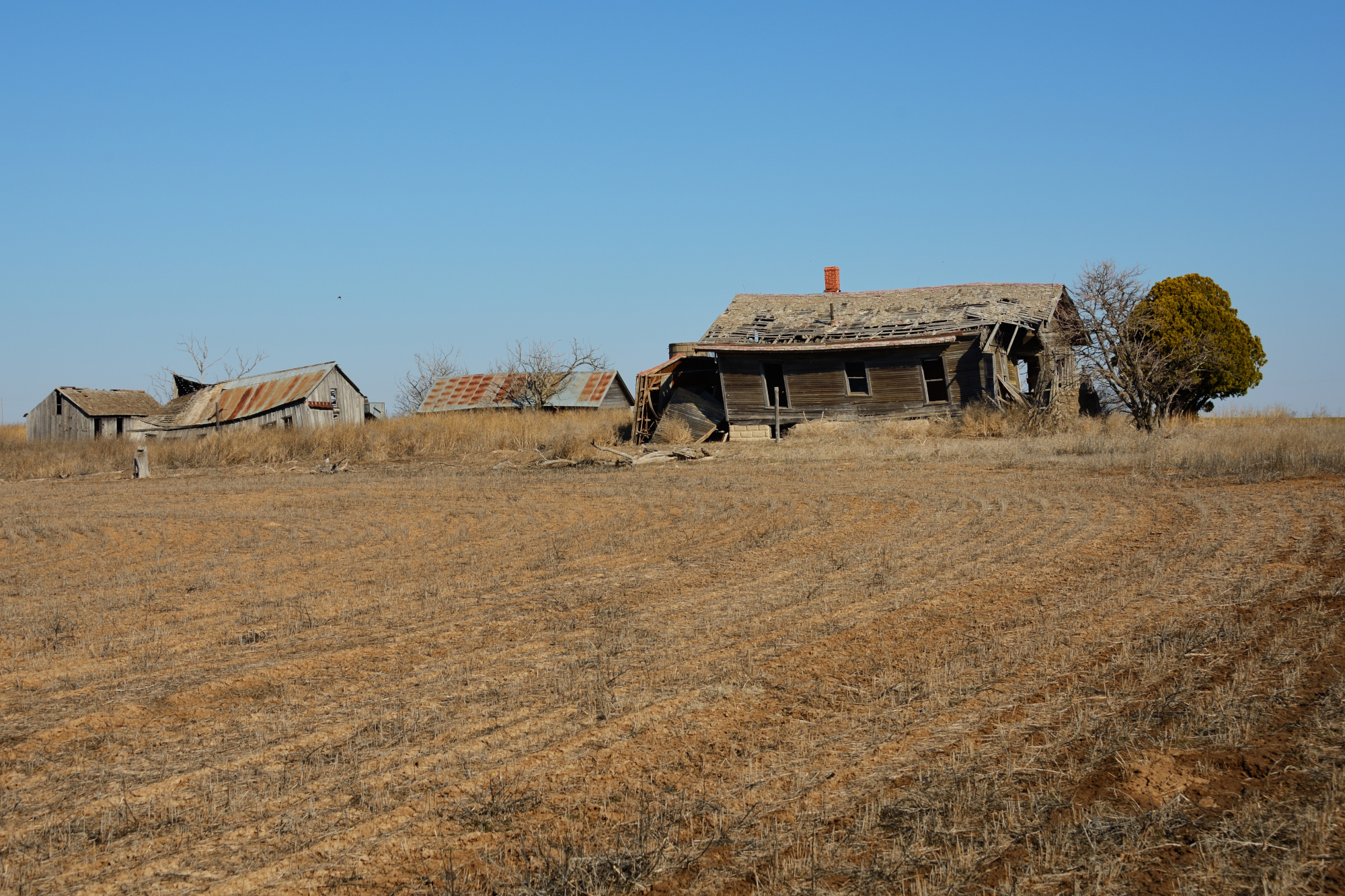 In Kansas, an abandoned family farm adds to the sense of open space on ...